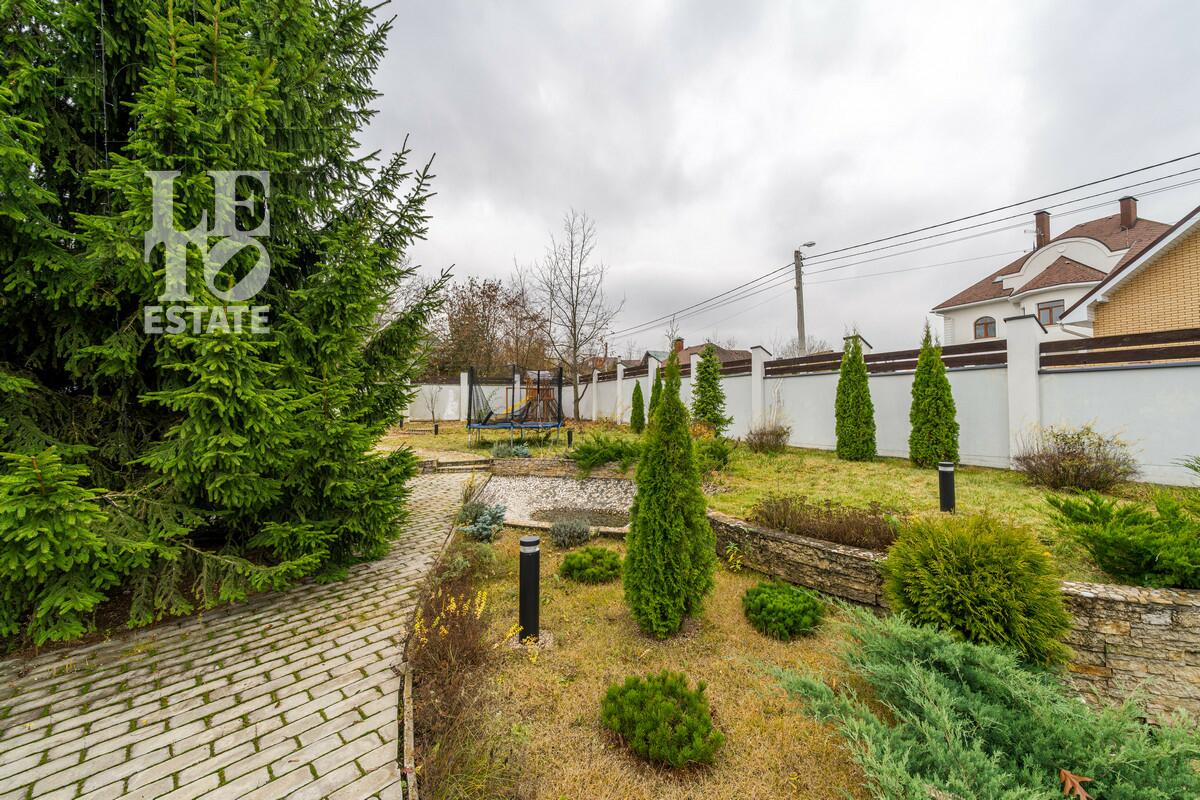 2-этажный коттедж 1 512 м² с отделкой