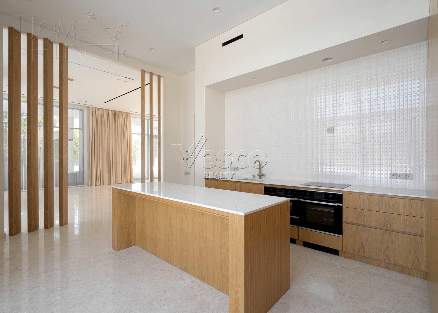 2-этажный коттедж 1 000 м² с отделкой