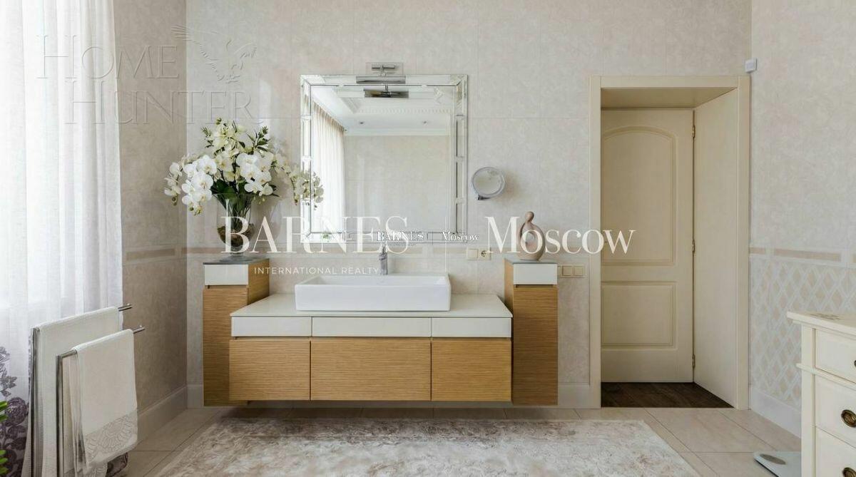 3-этажный коттедж 550 м² с отделкой