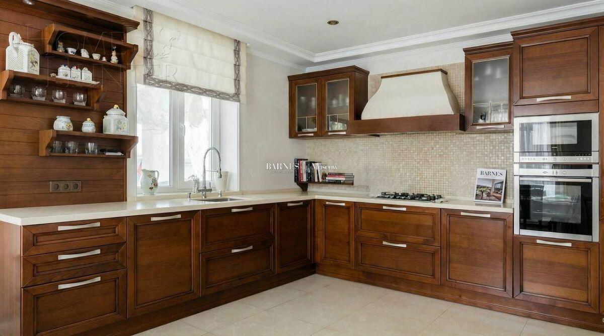 3-этажный коттедж 550 м² с отделкой