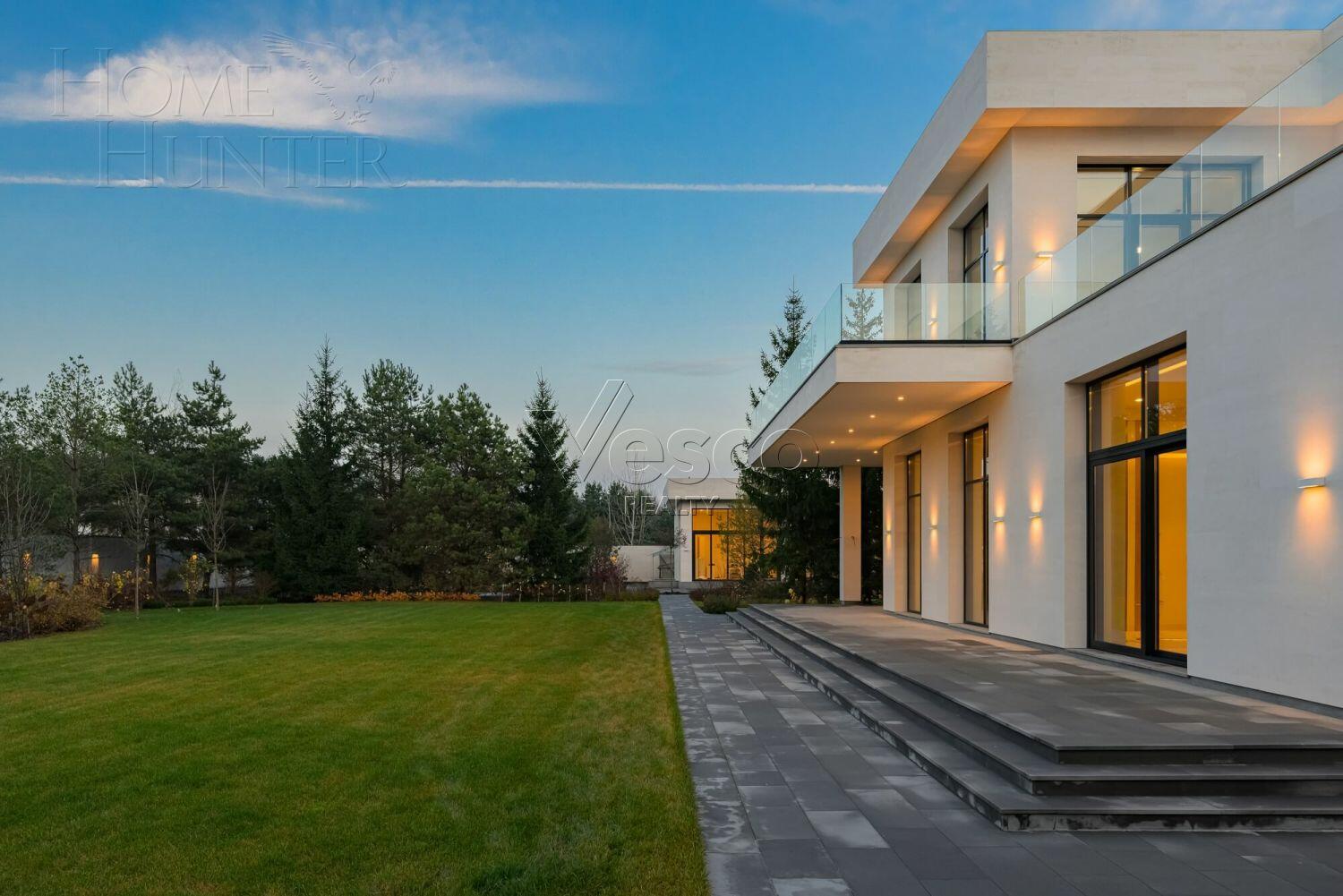 2-этажный коттедж 1 000 м² с отделкой