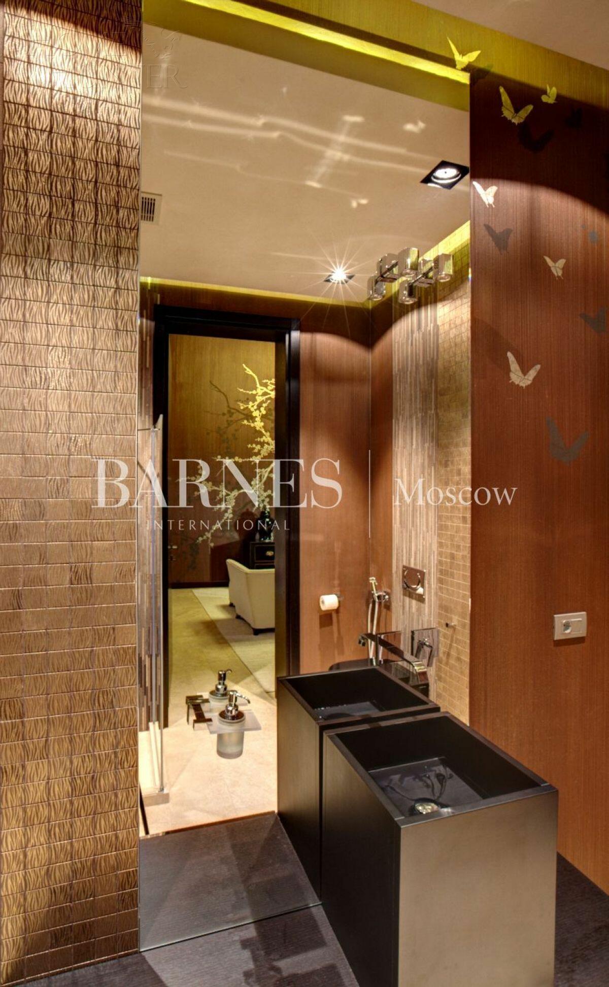 2-этажный коттедж 1 377 м² с отделкой