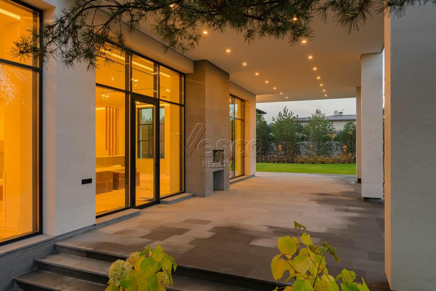 2-этажный коттедж 1 000 м² с отделкой