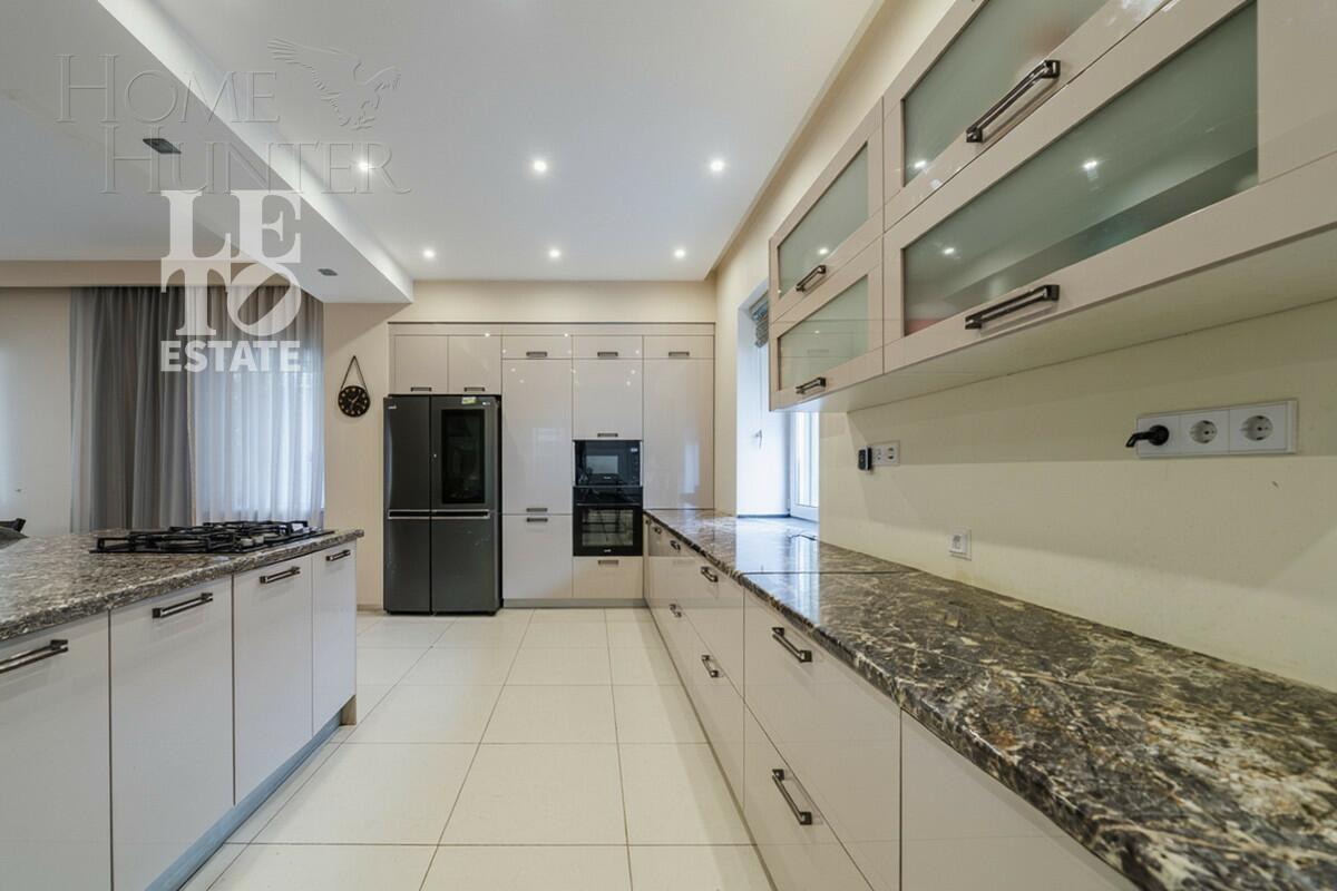 2-этажный коттедж 1 512 м² с отделкой