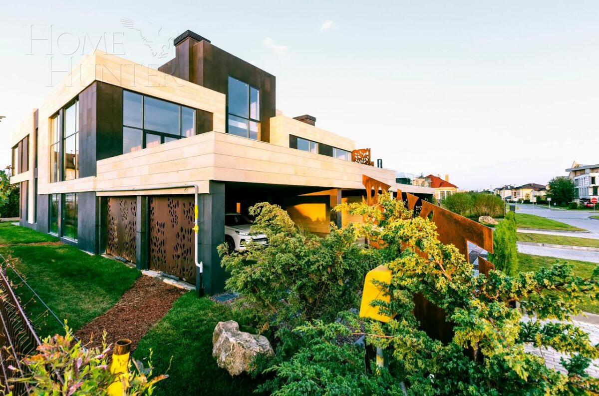 3-этажный таунхаус 250 м² с отделкой