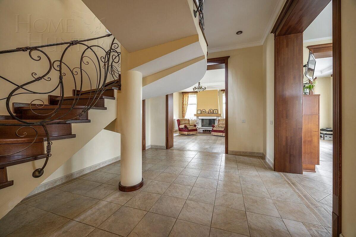 3-этажный коттедж 450 м² с отделкой