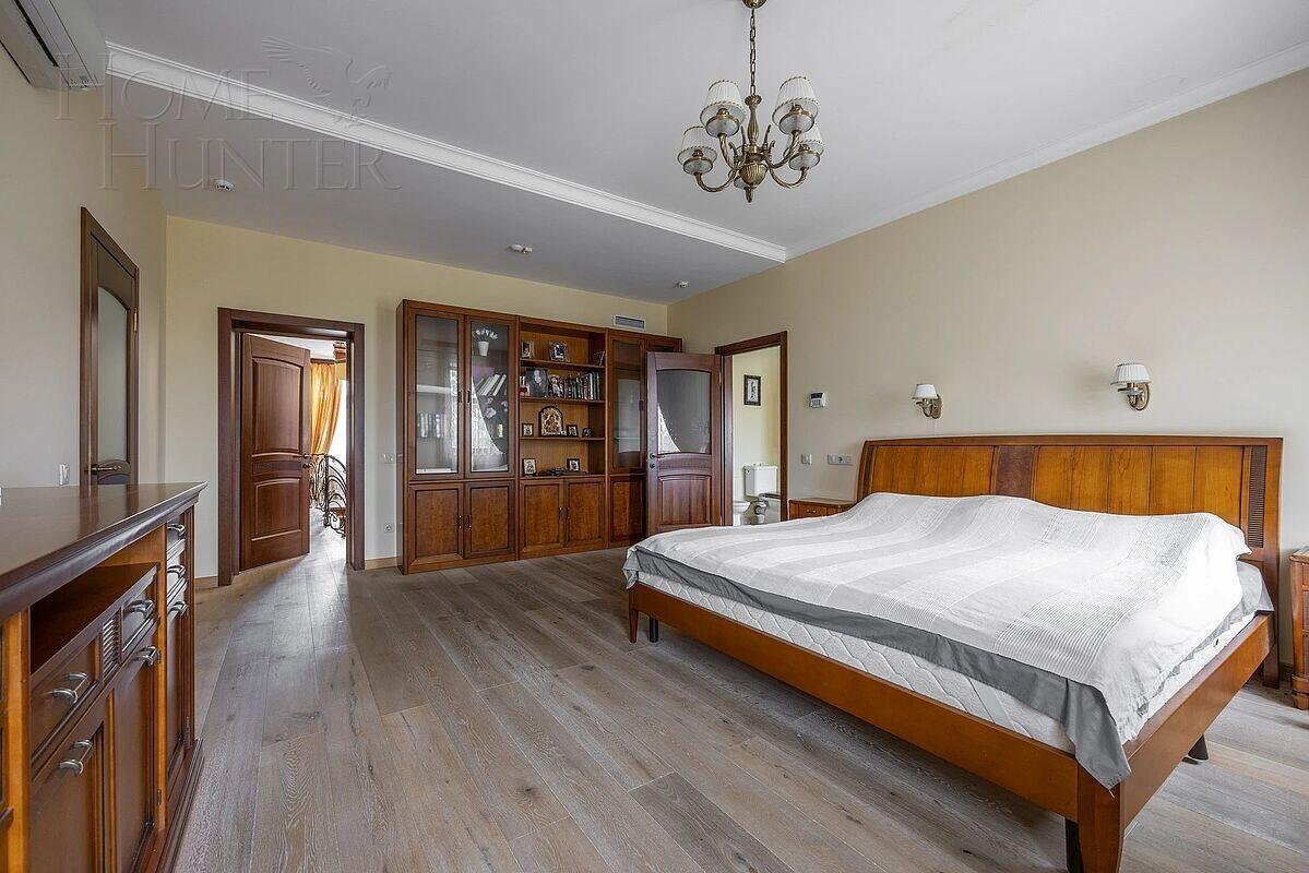 3-этажный коттедж 450 м² с отделкой