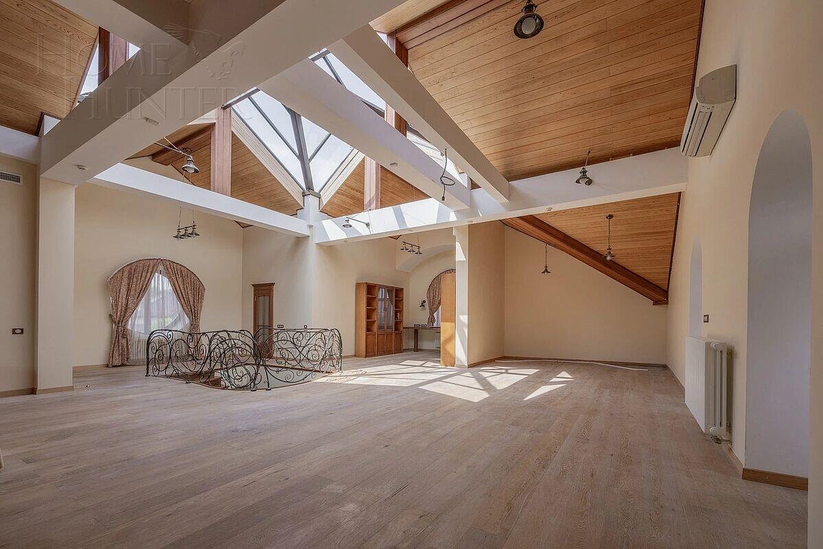 3-этажный коттедж 450 м² с отделкой