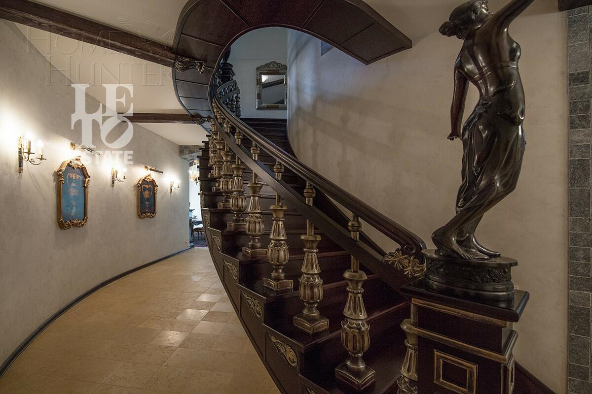 3-этажный коттедж 555 м² с отделкой