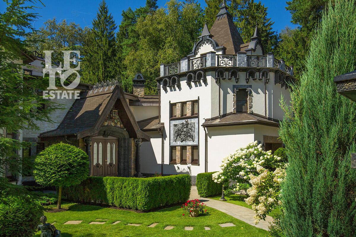 3-этажный коттедж 555 м² с отделкой