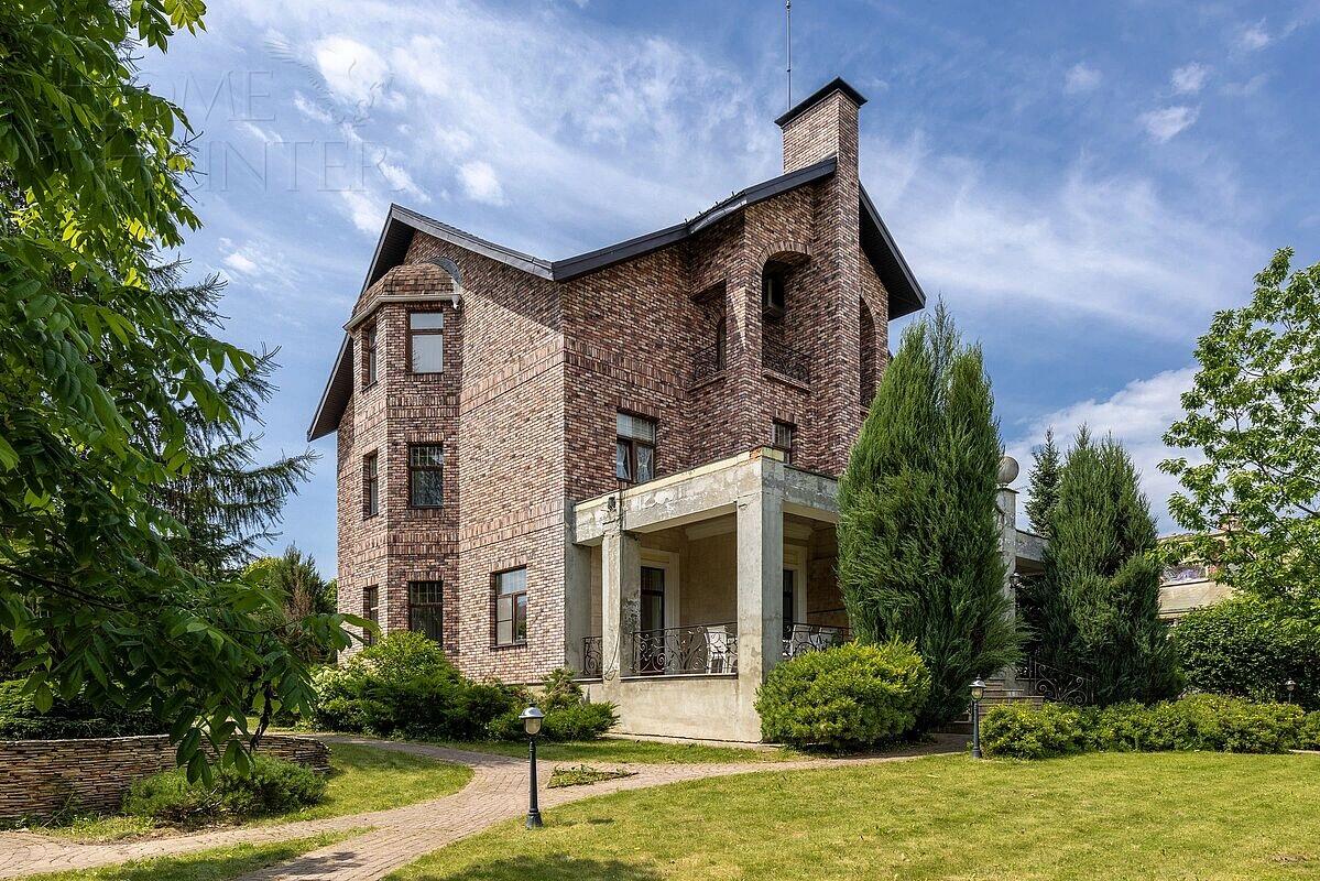 3-этажный коттедж 450 м² с отделкой