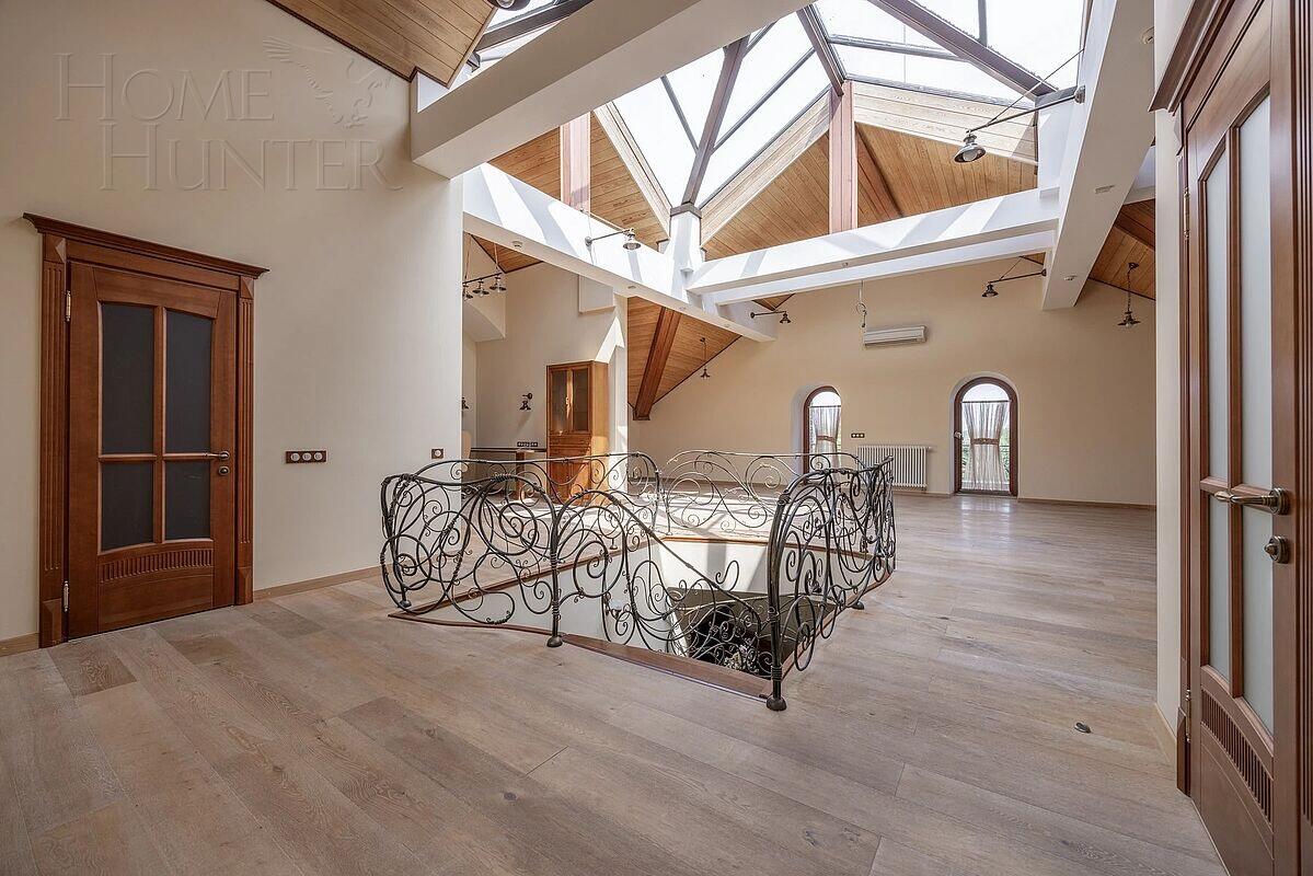 3-этажный коттедж 450 м² с отделкой