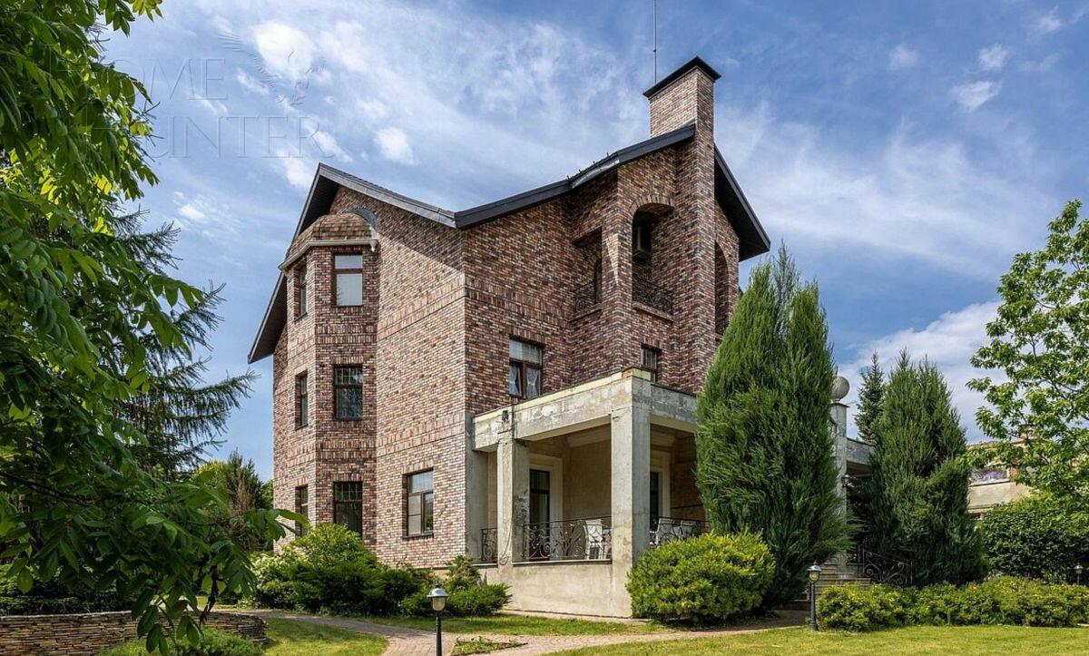 3-этажный коттедж 450 м² с отделкой