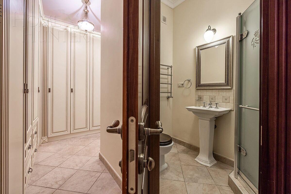 3-этажный коттедж 450 м² с отделкой