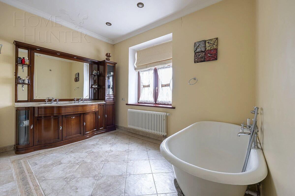 3-этажный коттедж 450 м² с отделкой