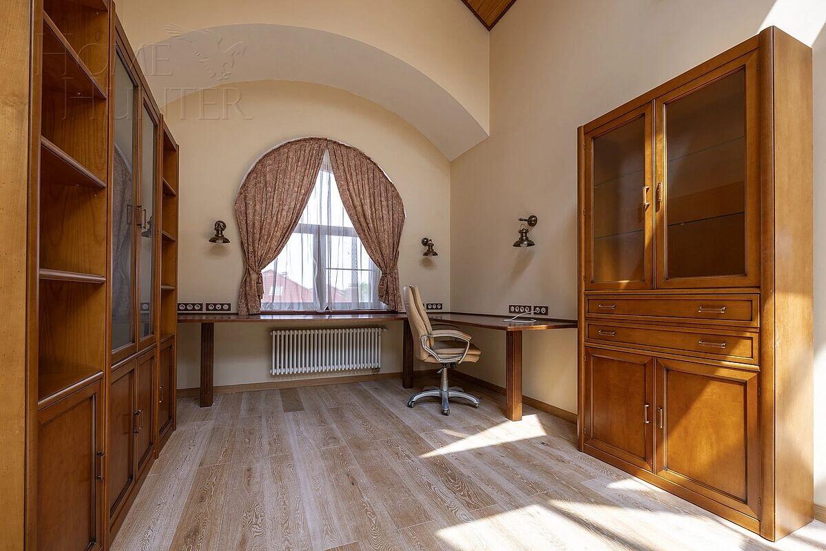 3-этажный коттедж 450 м² с отделкой