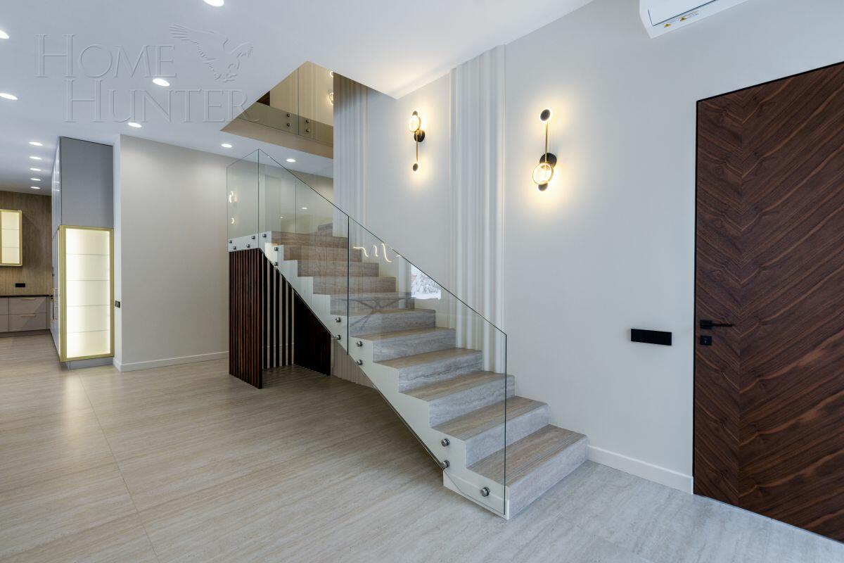 2-этажный коттедж 350 м² с отделкой