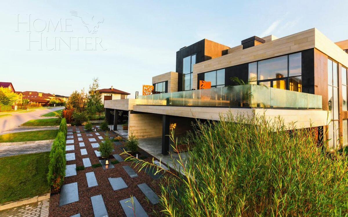 3-этажный таунхаус 250 м² с отделкой