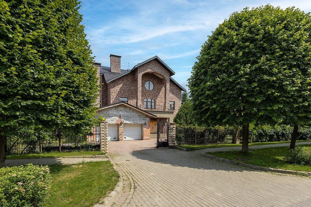 3-этажный коттедж 450 м² с отделкой