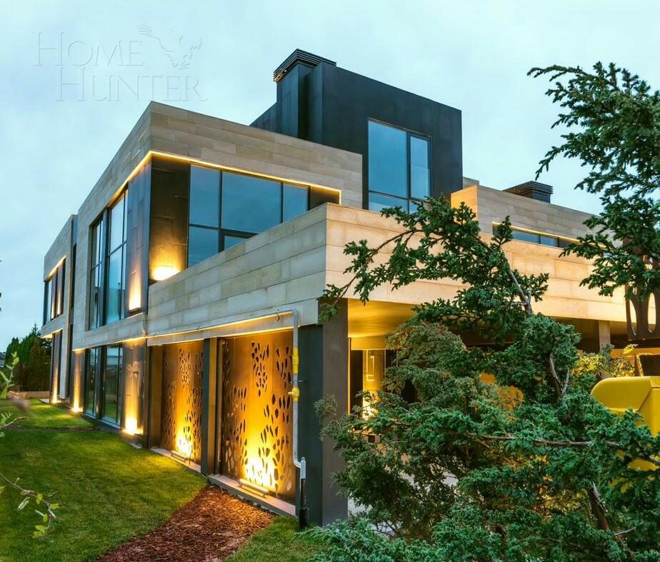 3-этажный таунхаус 250 м² с отделкой