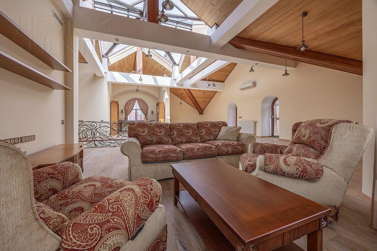 3-этажный коттедж 450 м² с отделкой