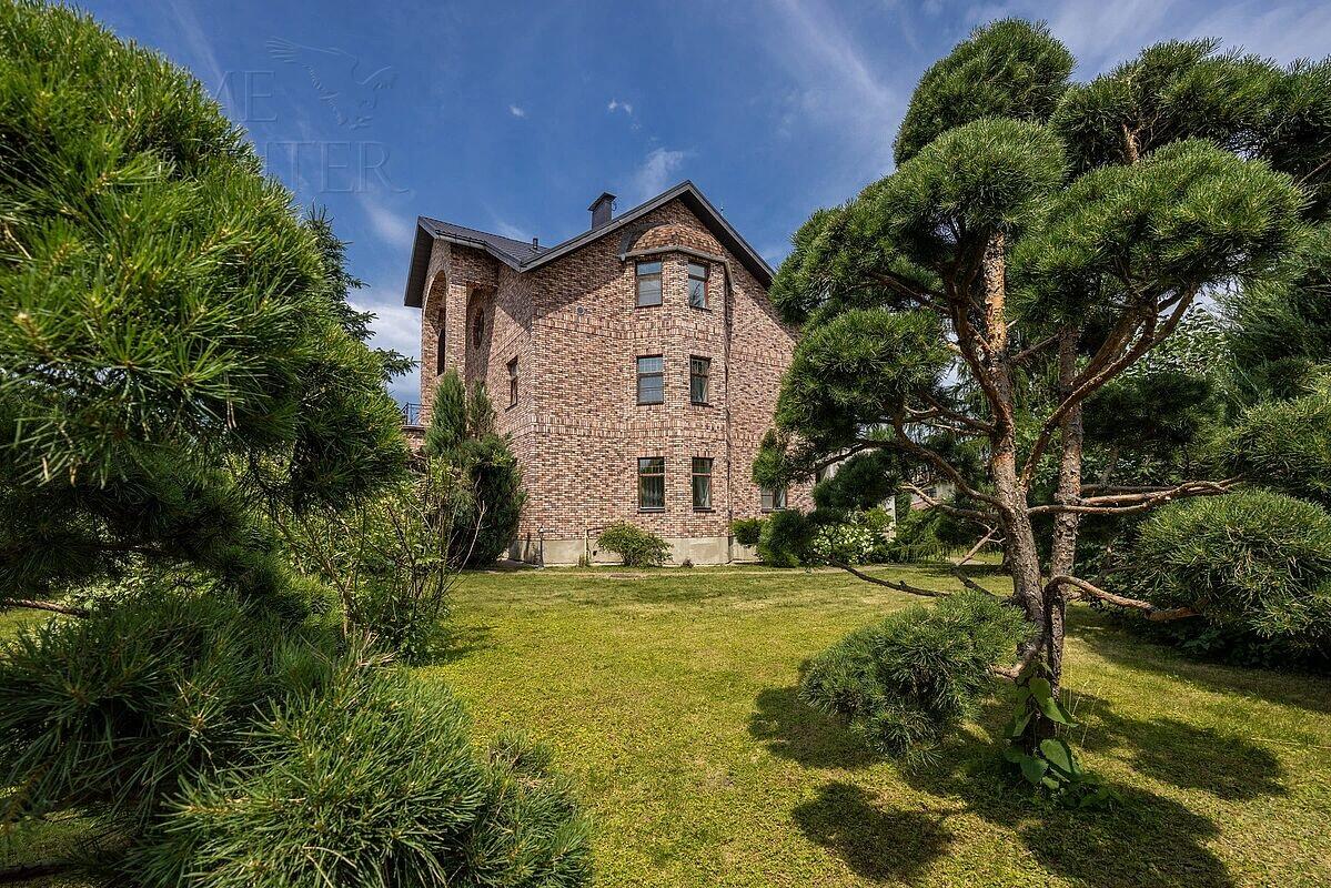 3-этажный коттедж 450 м² с отделкой