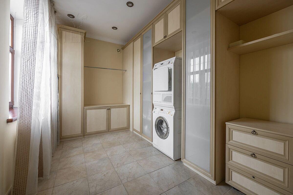 3-этажный коттедж 450 м² с отделкой