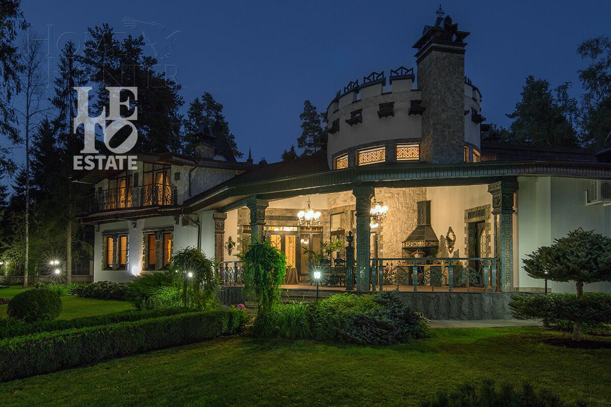 3-этажный коттедж 555 м² с отделкой