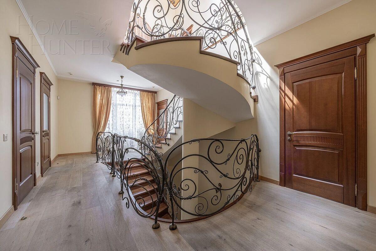 3-этажный коттедж 450 м² с отделкой