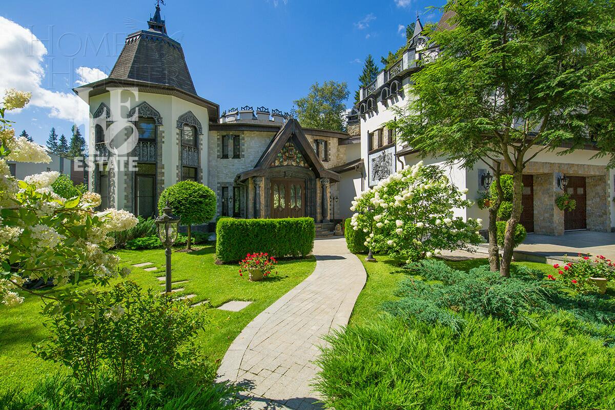 3-этажный коттедж 555 м² с отделкой