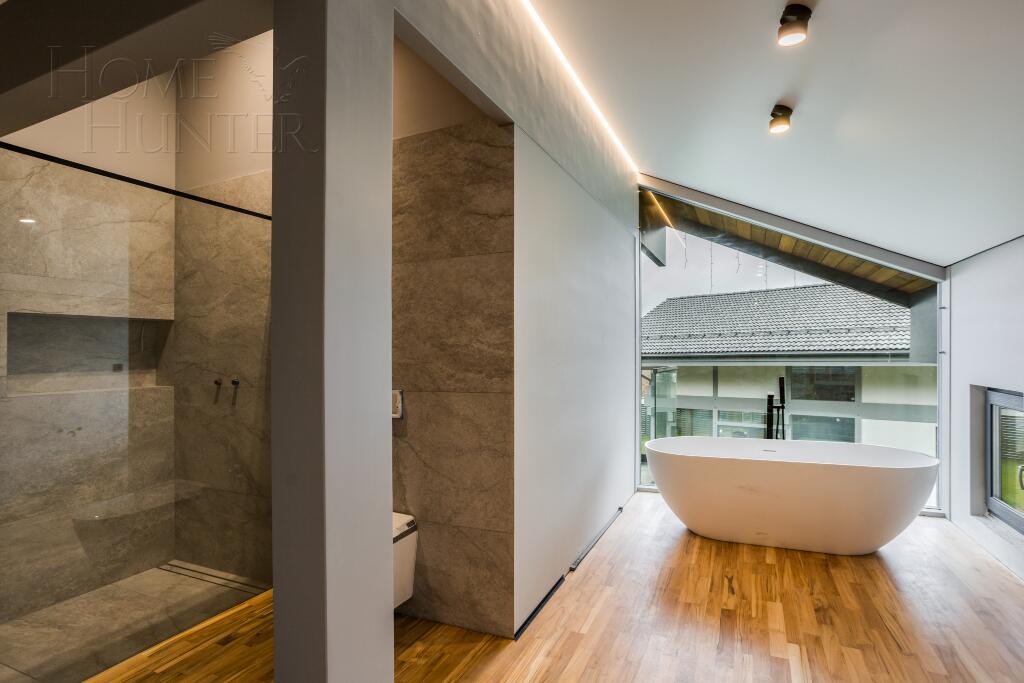 2-этажный коттедж 350 м² с отделкой