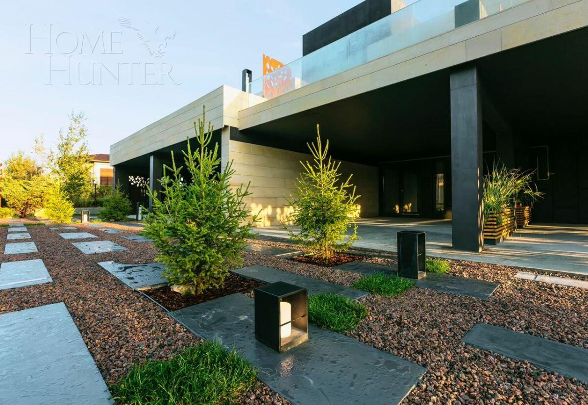 3-этажный таунхаус 250 м² с отделкой