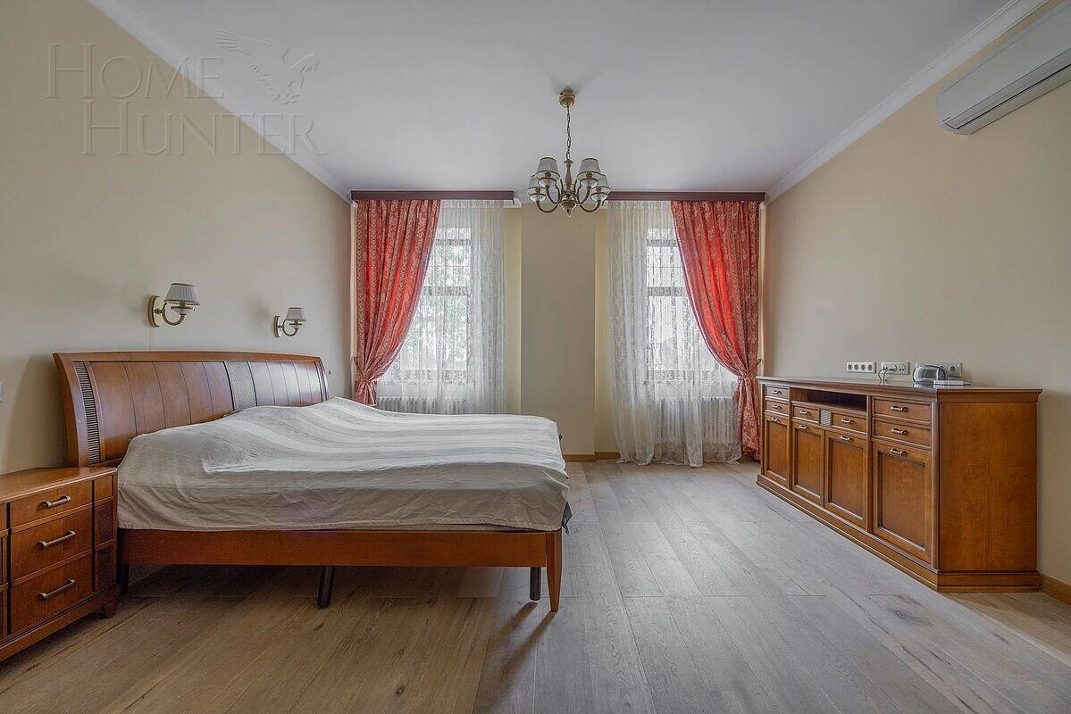 3-этажный коттедж 450 м² с отделкой