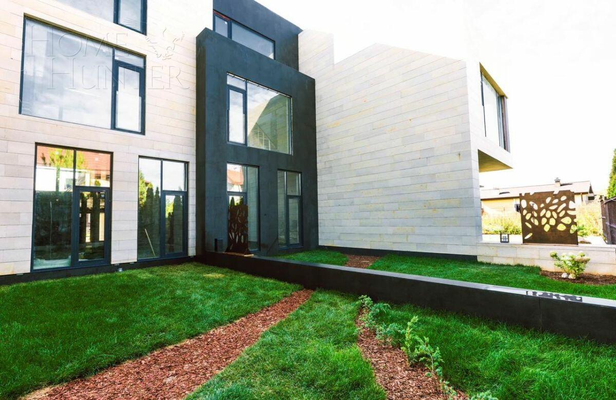 3-этажный таунхаус 250 м² с отделкой