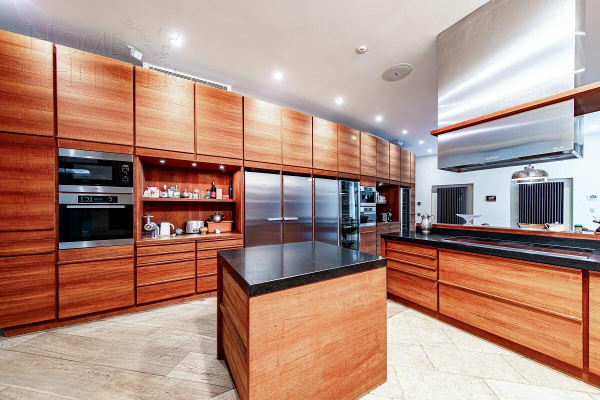 2-этажный коттедж 2 038 м² с отделкой