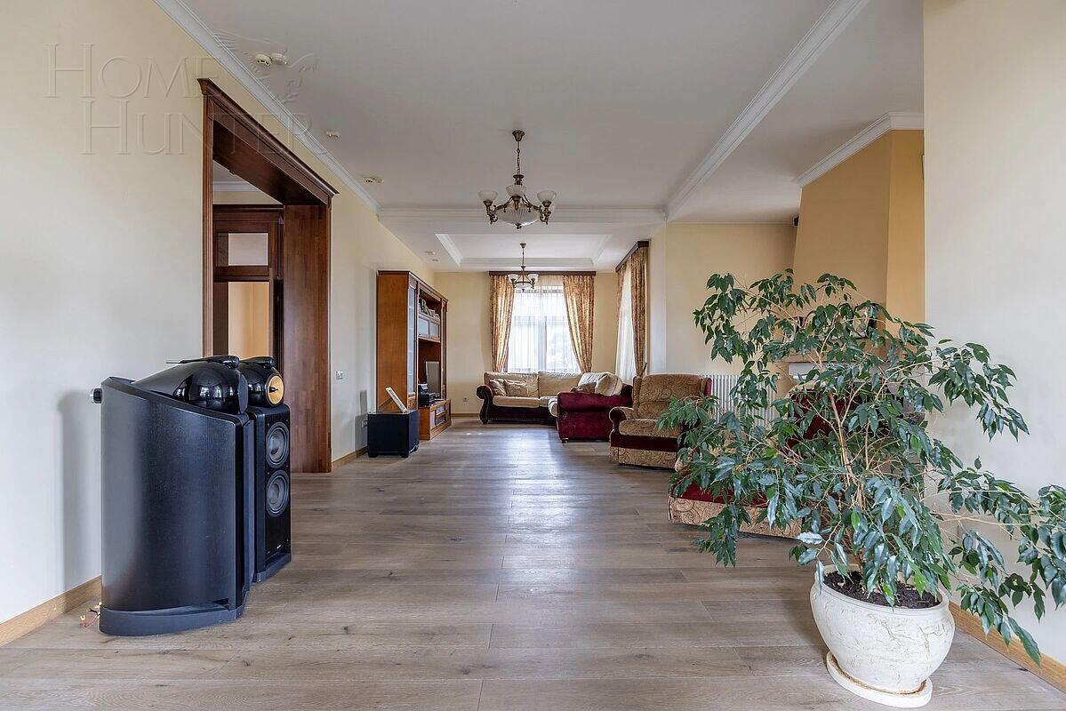 3-этажный коттедж 450 м² с отделкой