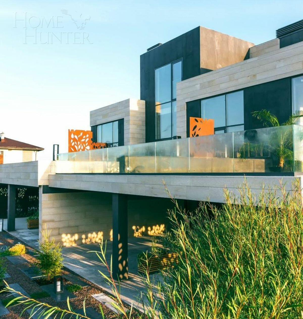 3-этажный таунхаус 250 м² с отделкой