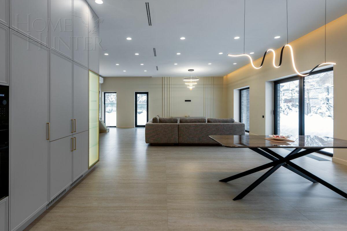 2-этажный коттедж 350 м² с отделкой