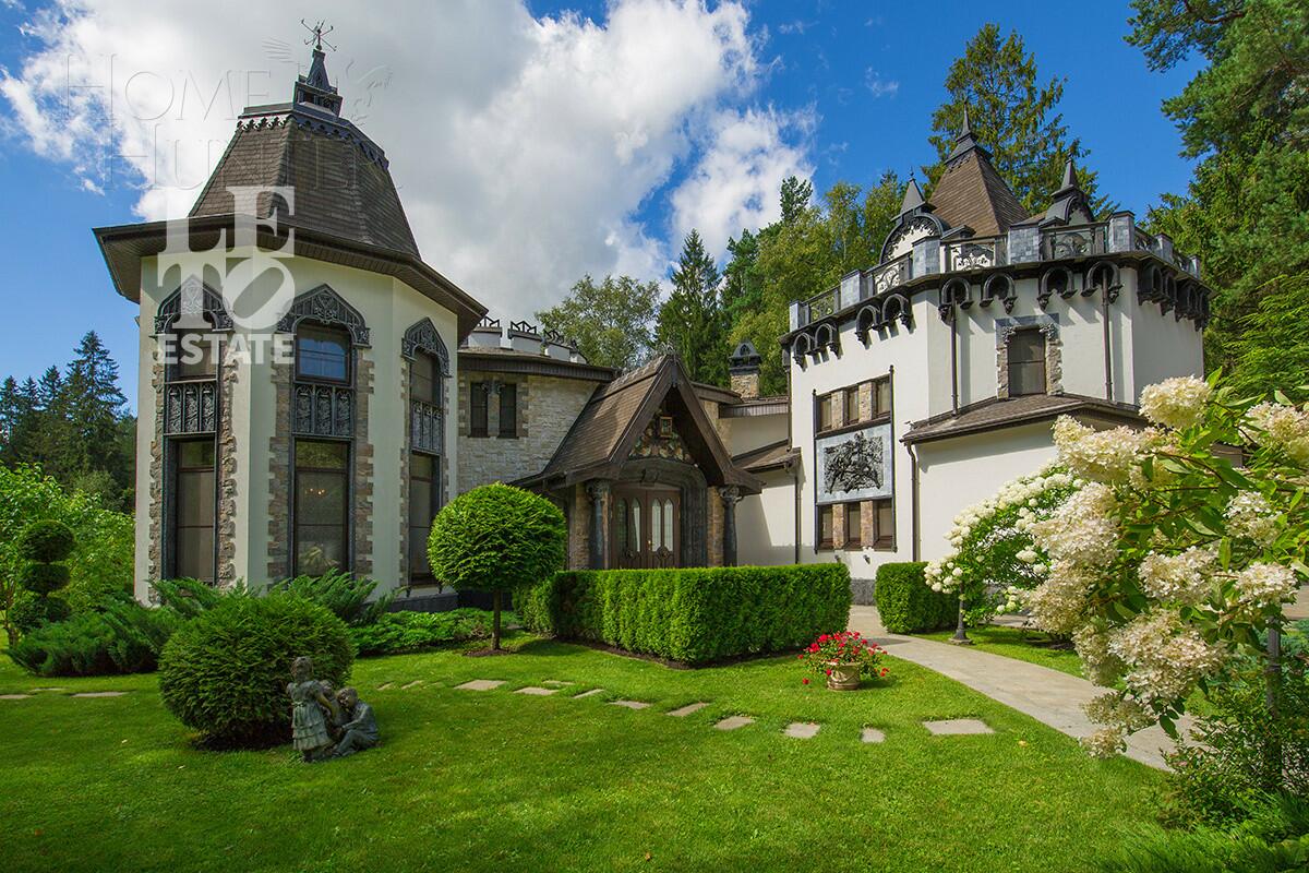 3-этажный коттедж 555 м² с отделкой