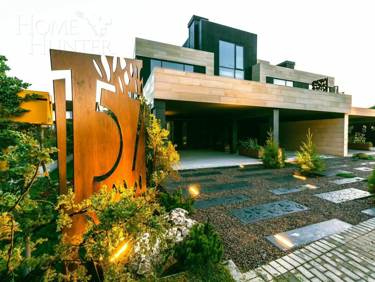 3-этажный таунхаус 250 м² с отделкой