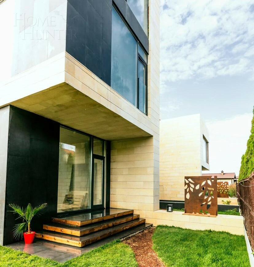 3-этажный таунхаус 250 м² с отделкой