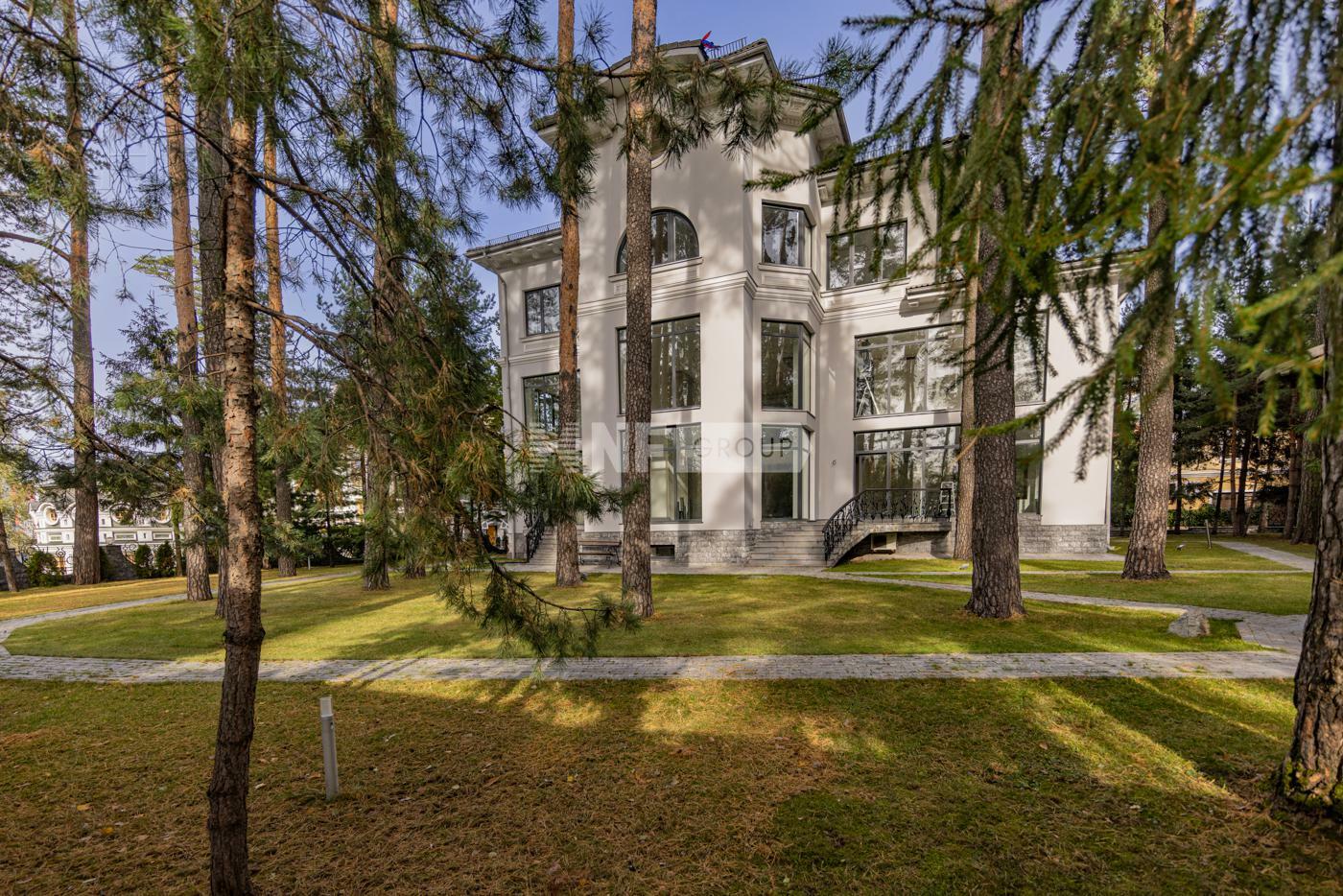 3-этажный коттедж 1 074 м² без отделки