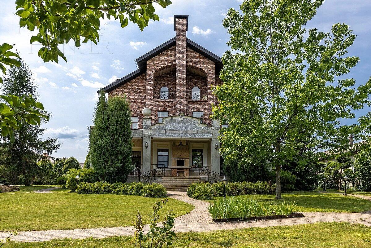 3-этажный коттедж 450 м² с отделкой