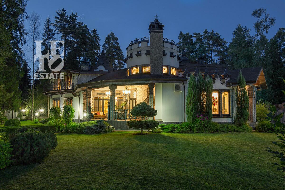 3-этажный коттедж 555 м² с отделкой