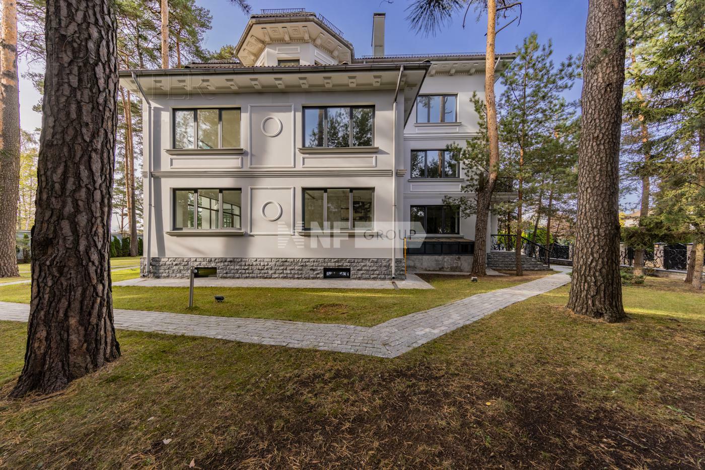 3-этажный коттедж 1 074 м² без отделки