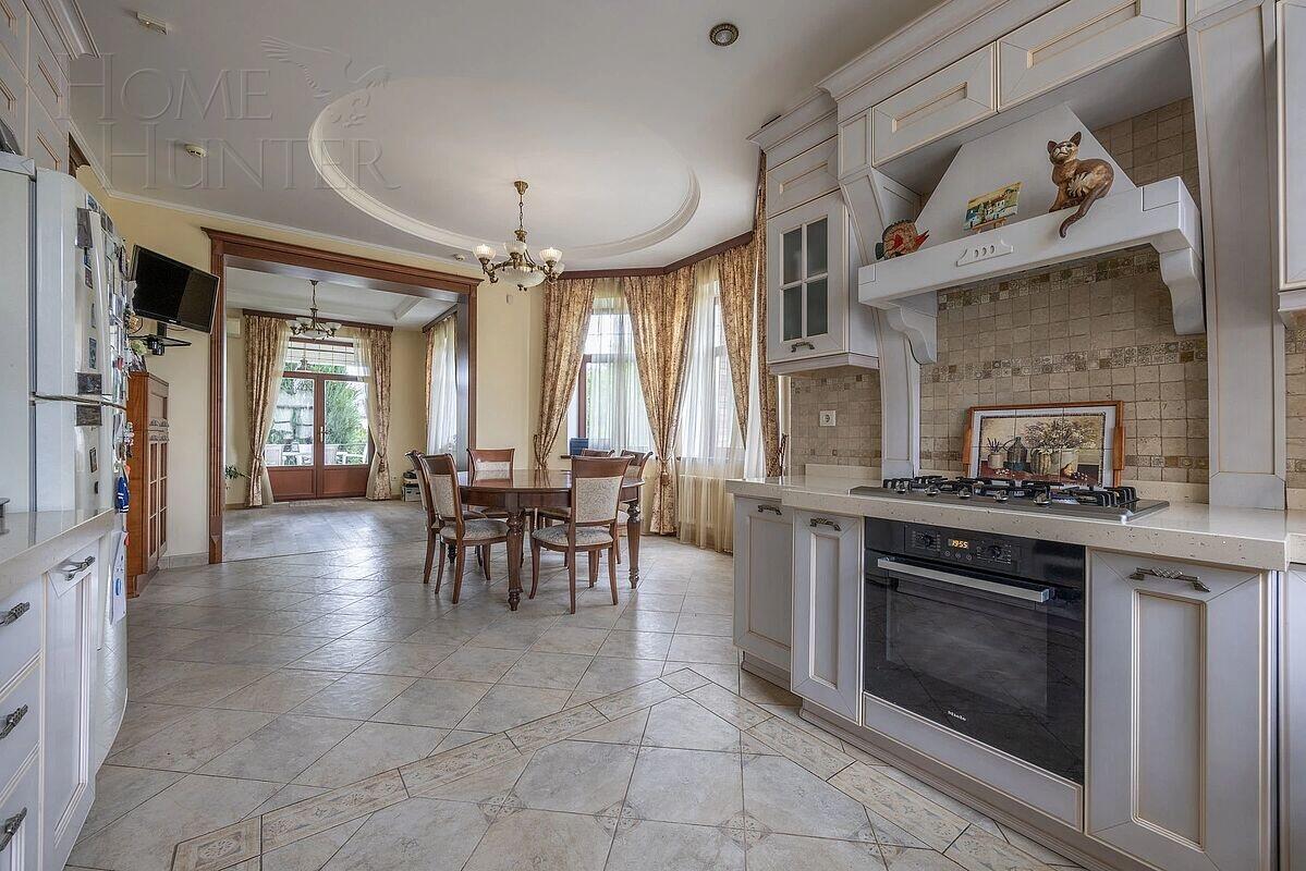 3-этажный коттедж 450 м² с отделкой