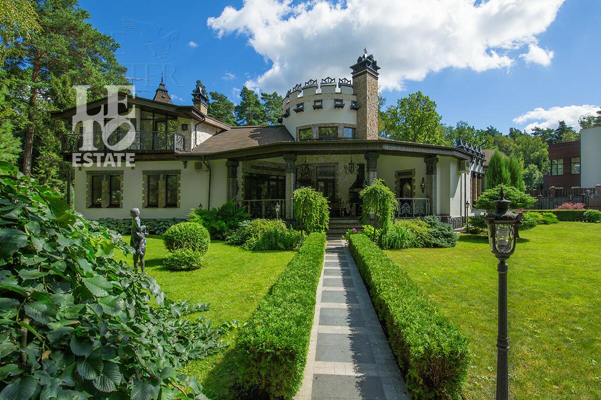 3-этажный коттедж 555 м² с отделкой