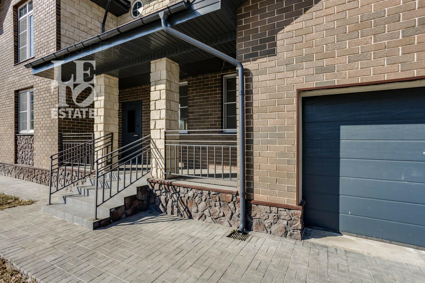 2-этажный коттедж 241.3 м² без отделки