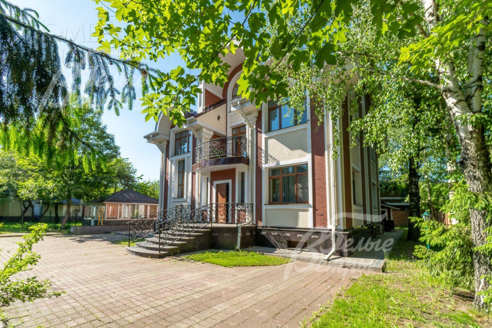 3-этажный коттедж 680 м² с отделкой