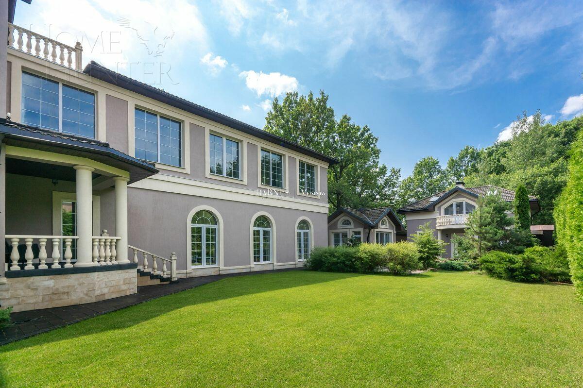 3-этажный коттедж 1 162 м² с отделкой